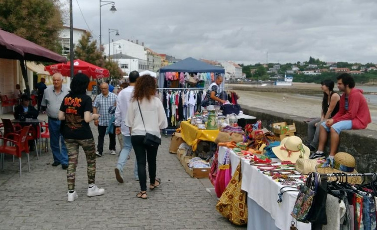 Ares recuperará el próximo mes el mercado vecinal de segunda mano y artesanía