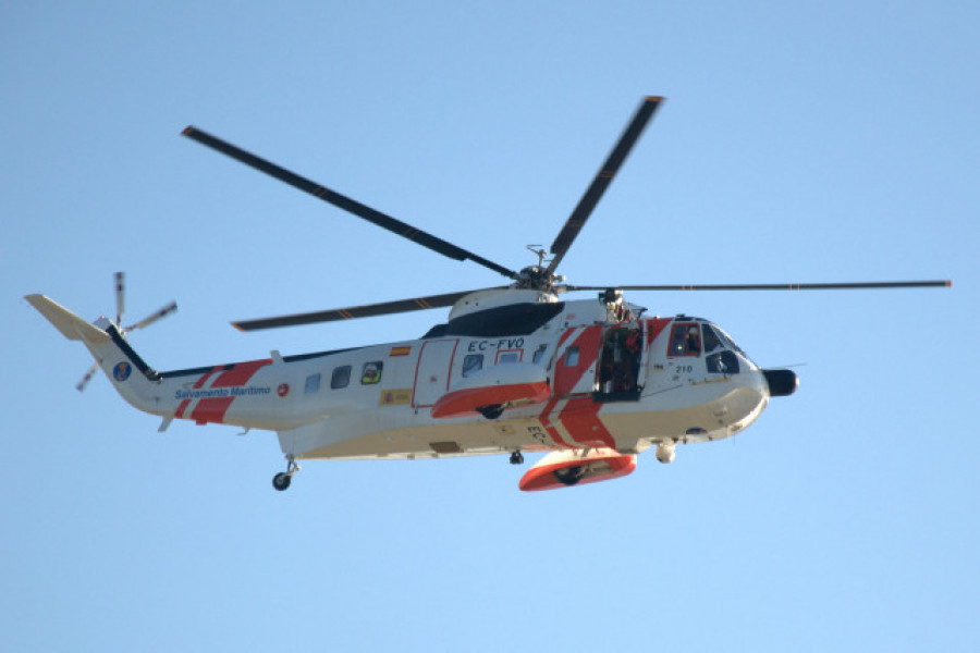 Salvamento Marítimo evacua en helicóptero hasta A Coruña a un tripulante de un mercante con apendicitis