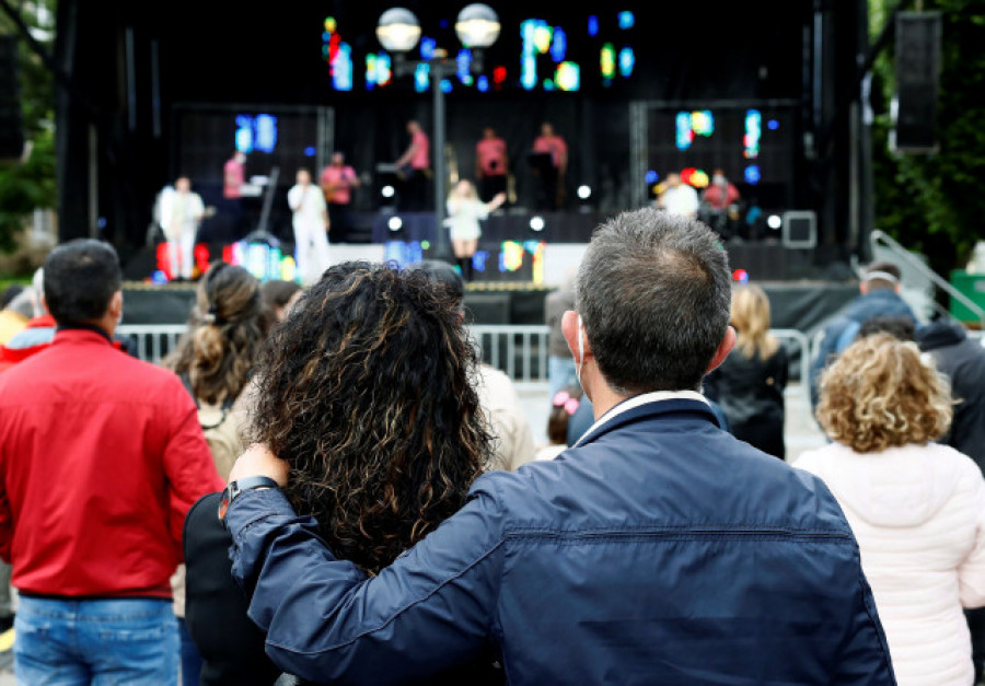 Policía Local y Guardia Civil disuelven una pelea multitudinaria en una verbena en Sarria