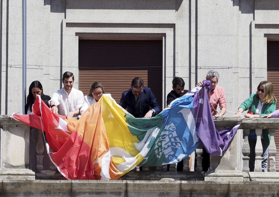 Ferrolterra conmemora el Día Internacional de la Diversidad Sexual con la enseña multicolor