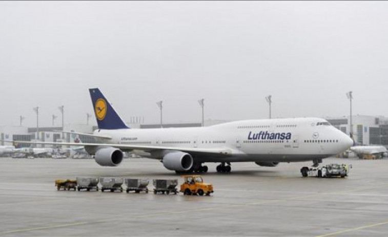 Un desperfecto en la pista deja inoperativo el aeropuerto de Santiago