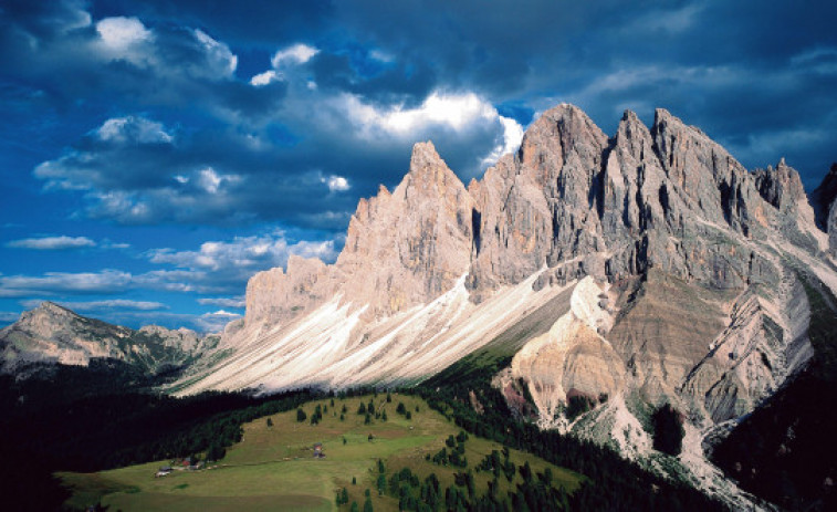 Cinco muertos y ocho heridos en el desprendimiento de un glacial en los Alpes italianos