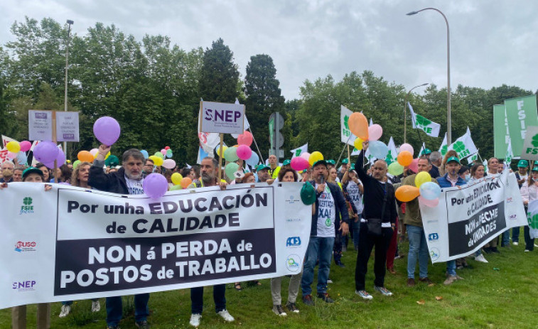 Profesores de la concertada exigen a la Consellería que revise sus propuestas para mantener el empleo