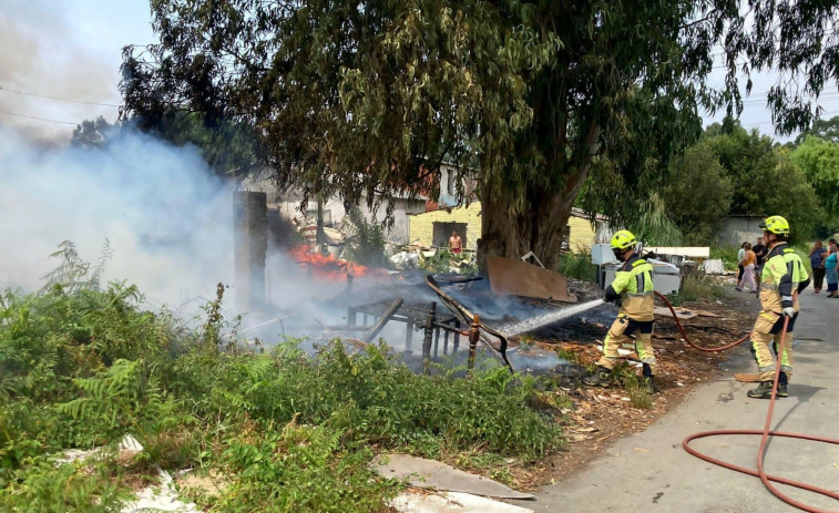 Dos incendios en Narón movilizan a los operativos de extinción