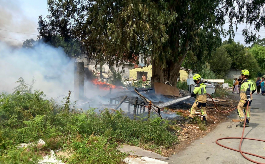 Dos incendios en Narón movilizan a los operativos de extinción