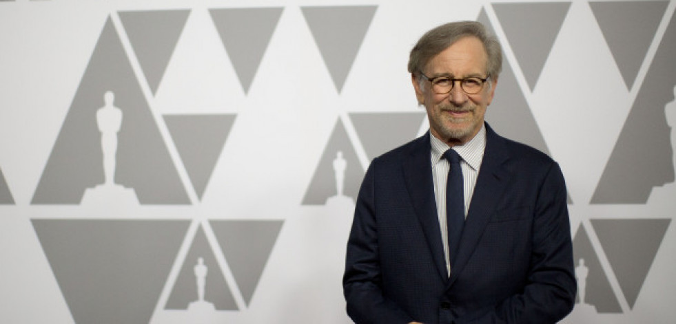 Spielberg dirige con un 'smartphone' el primer videoclip de su carrera