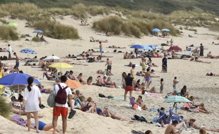 Comer en la playa de Doniños está de moda