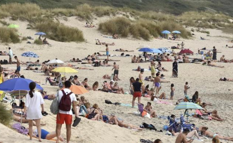 Comer en la playa de Doniños está de moda