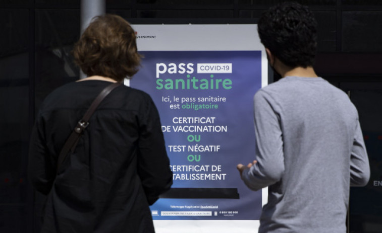 Los sanitarios no vacunados en Francia no podrán volver al trabajo
