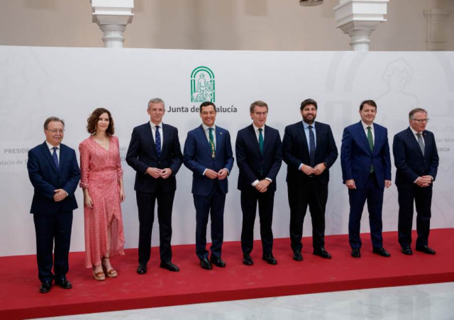Los 'barones' del PP esperan que el triunfo de Moreno en Andalucía sea la antesala de una victoria de Feijóo en España