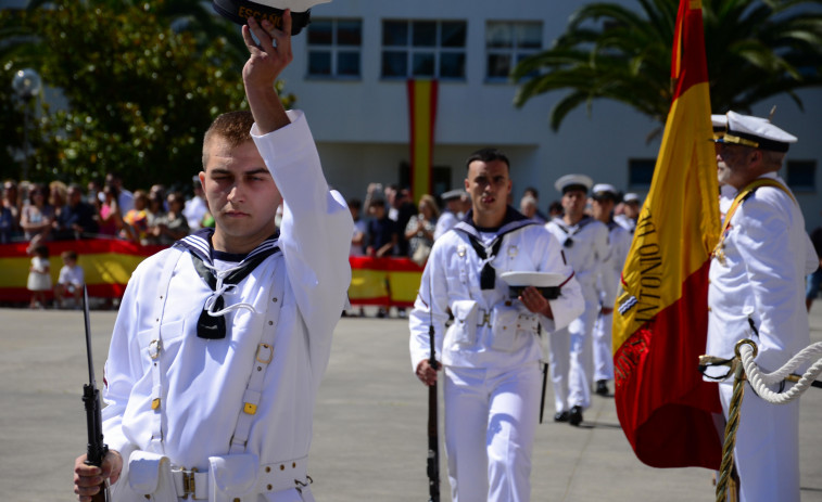Un total de 154 marineros del segundo ciclo juran bandera en la escuela Antonio de Escaño