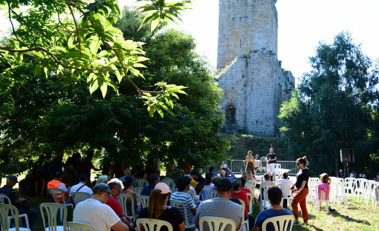 El castillo de Andrade vivió una jornada de intensa actividad lúdica y cultural