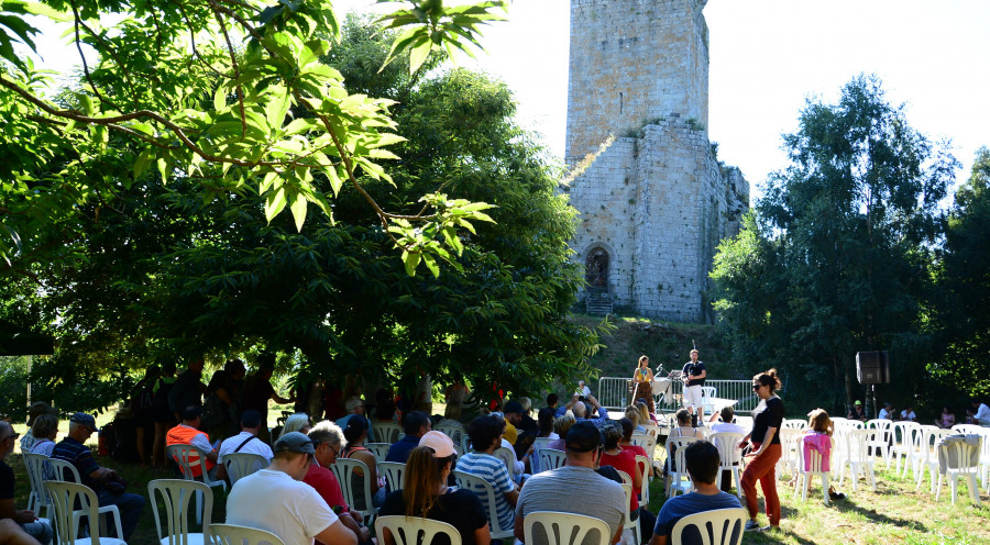 El castillo de Andrade vivió una jornada de intensa actividad lúdica y cultural