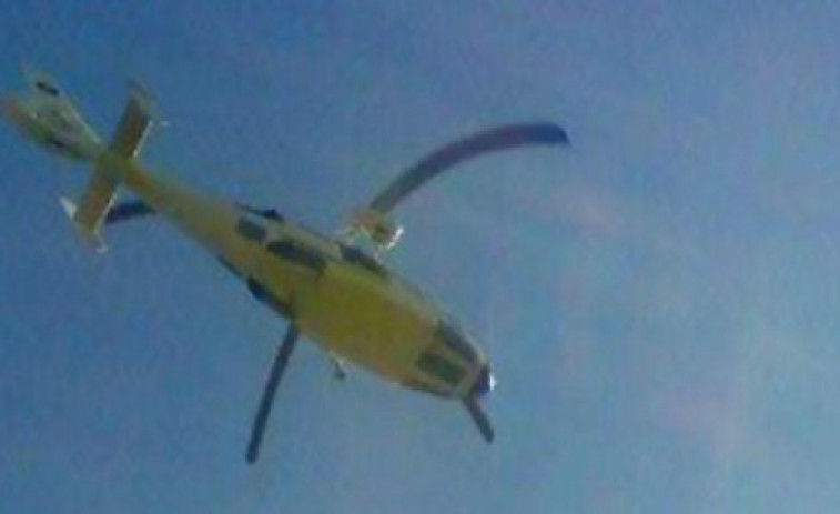 Rescatan en helicóptero a un hombre tras caer junto a un cantil en Cedeira
