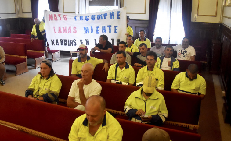 La oposición fuerza al gobierno a retirar del orden del día el contrato de jardines
