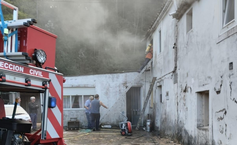 Protección Civil de Cedeira extingue un incendio en el lugar de Malde