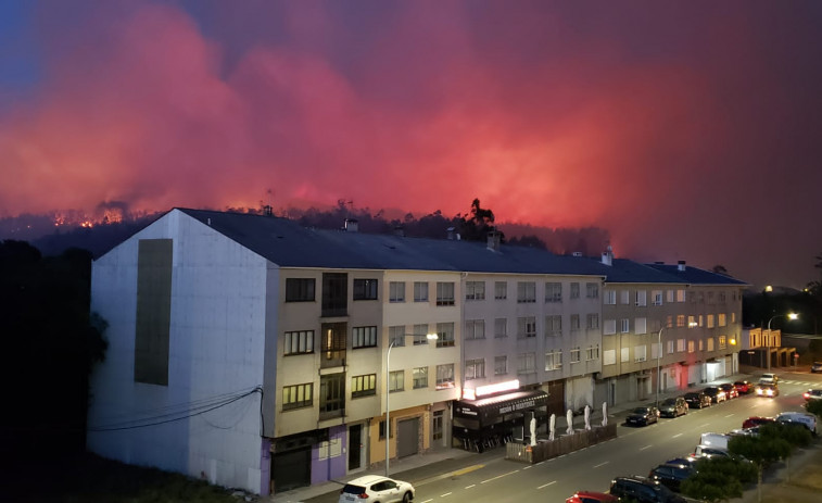 Al menos 30 hectáreas de monte calcinadas en un incendio forestal en As Pontes