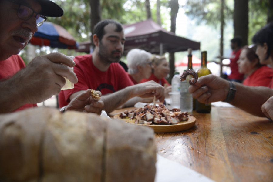 Más de cien mil personas disfrutan en O Carballiño de la romería y del pulpo