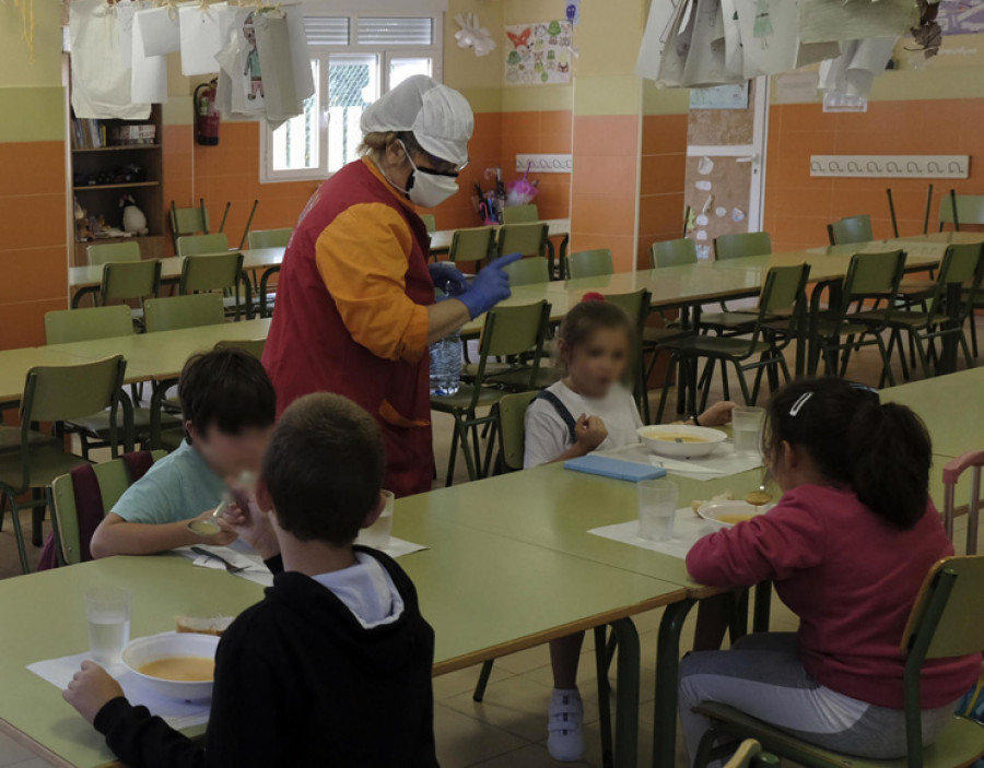 Más de medio millar de escolares recibirán la ayuda municipal para material