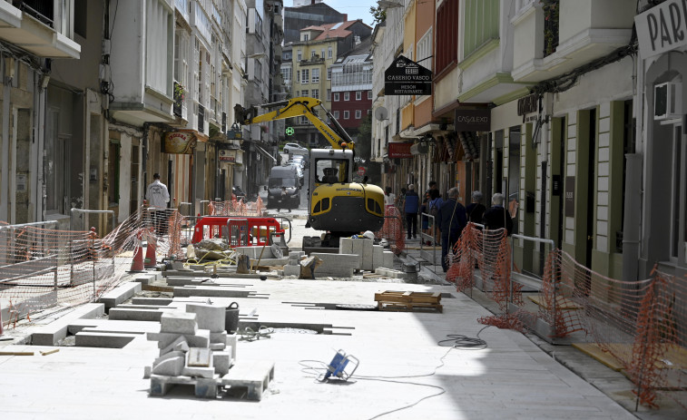 Las obras de Pardo Bajo sufren un nuevo retraso que impide instalar las terrazas