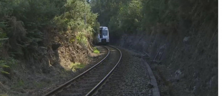 Descarrila un tren Alvia en Quiroga por un desprendimiento de tierra