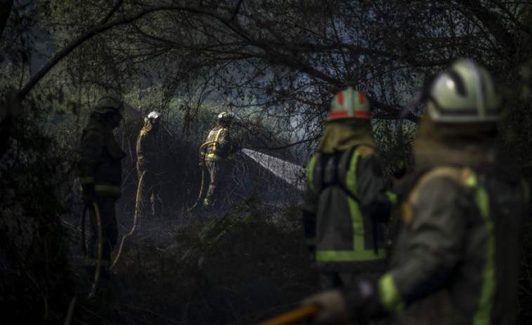 Un detenido y tres investigados por cinco incendios registrados en un mismo día en la comarca de Ferrolterra