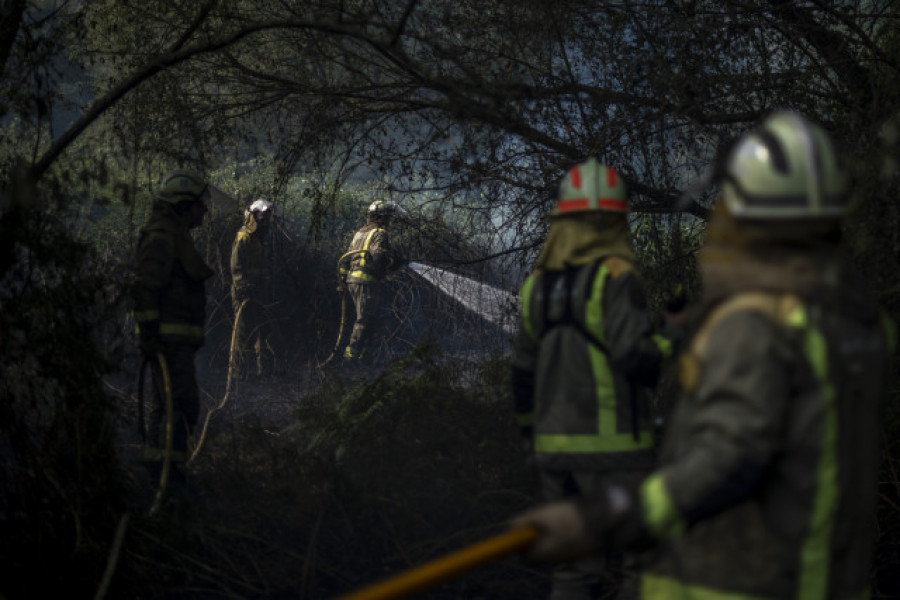 Un detenido y tres investigados por cinco incendios registrados en un mismo día en la comarca de Ferrolterra