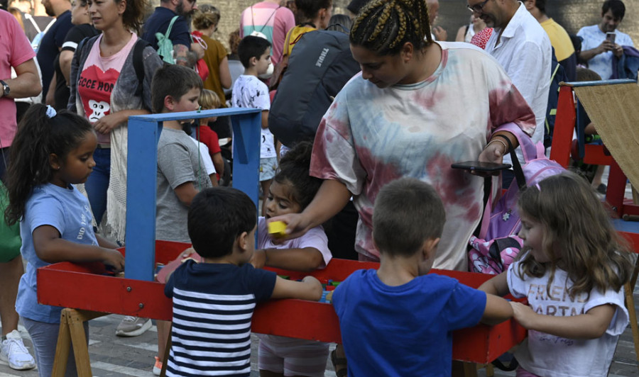 Juegos populares y fiesta de la espuma rematan un exitoso programa infantil