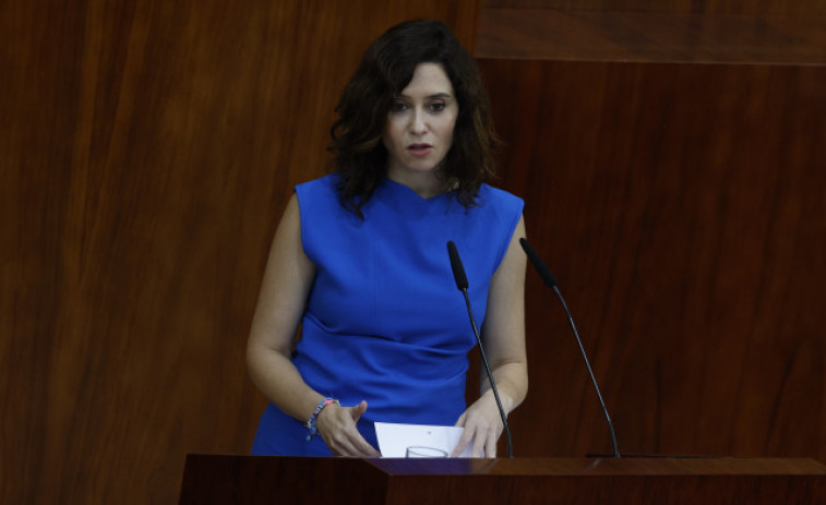 Ayuso sube 90 euros al mes el sueldo a los profesores madrileños y 75 euros a los maestros desde enero