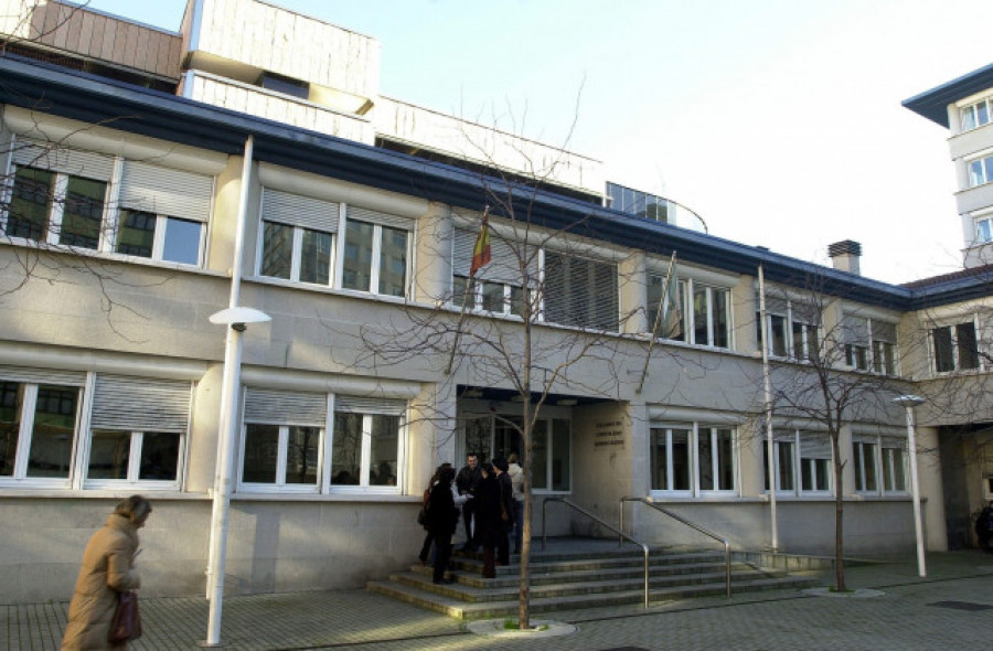 Un acusado de intentar asesinar al cliente de un bar de Ferrol acepta seis años de cárcel