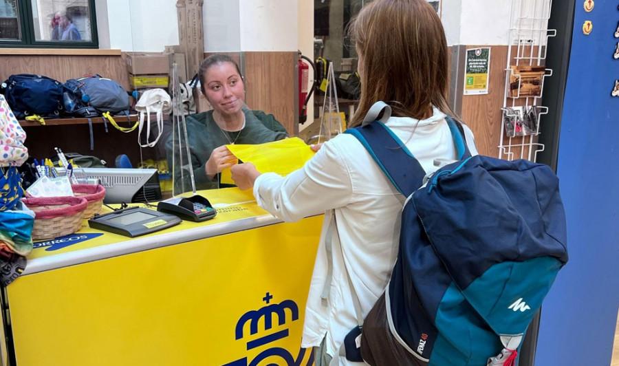 Correos anima a los peregrinos a mantener limpio el Camino Inglés