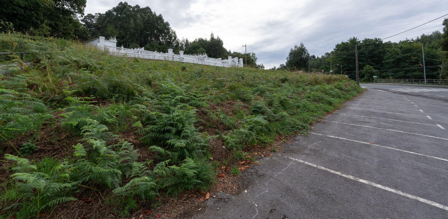 El ejecutivo fenés ampliará la superficie de aparcamiento frente al cementerio de Sillobre