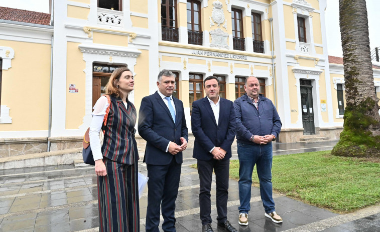 Finalizan las obras en la biblioteca de Ortigueira y en el área del puerto de Espasante