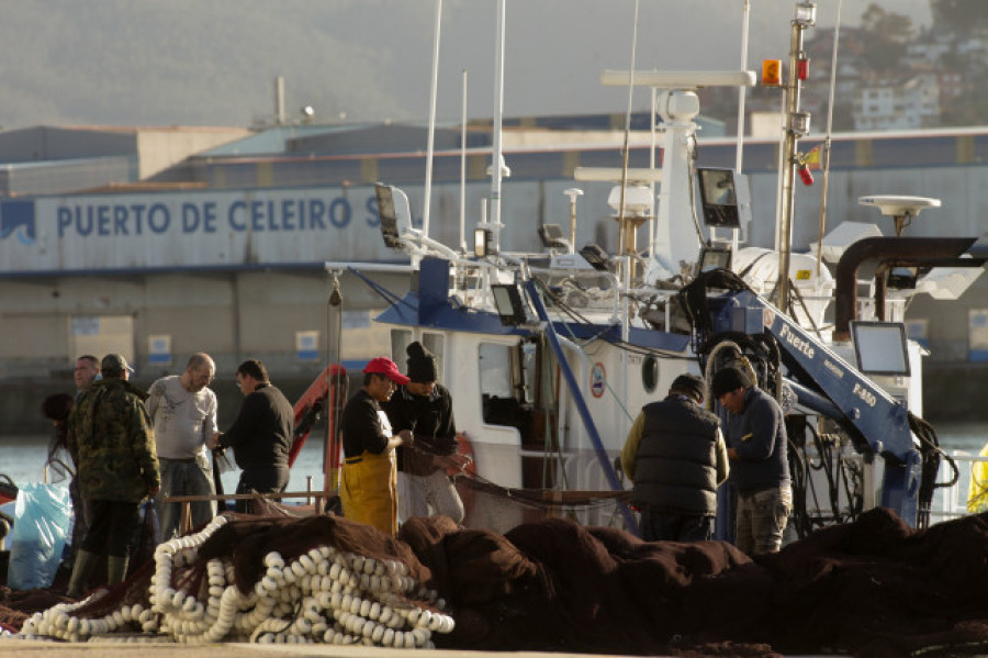 El PSdeG pide a Rueda que convenza a la CE de retirar el veto a la pesca de fondo