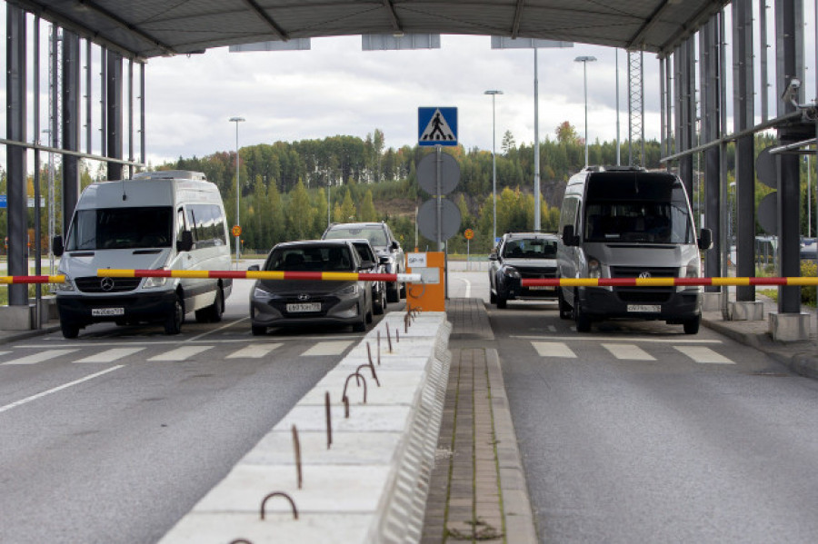 Finlandia registra colas en la frontera rusa tras la decisión de bloquear la entrada