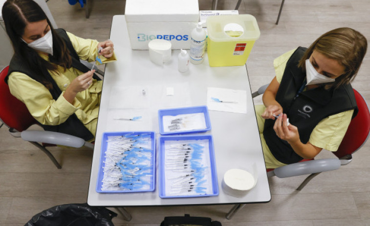 Galicia arranca este lunes la administración de la cuarta dosis contra la covid a 21.000 usuarios de residencias