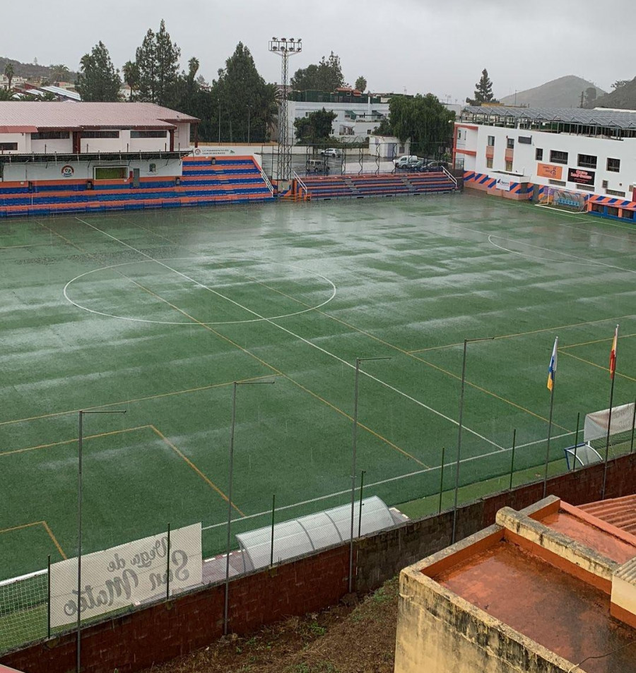 El Somozas vive una odisea en su viaje a las islas Canarias