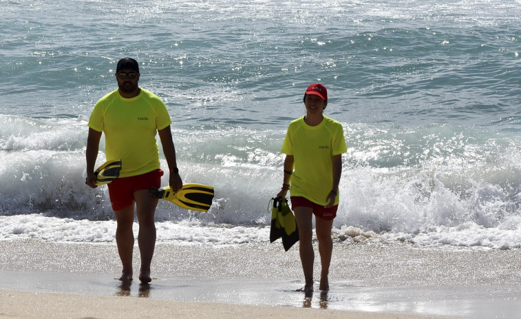 Los socorristas tuvieron que rescatar a ocho personas del agua en la temporada de playas