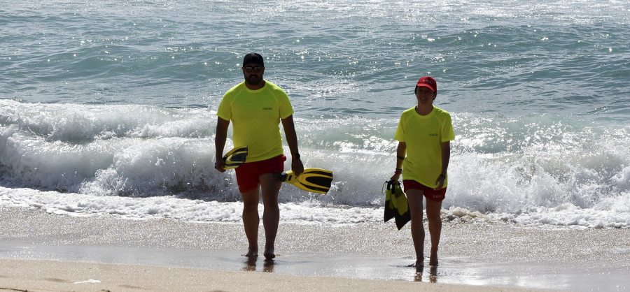 Los socorristas tuvieron que rescatar a ocho personas del agua en la temporada de playas