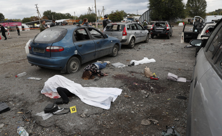 Una treintena de muertos en un ataque a un convoy humanitario en Zaporiyia