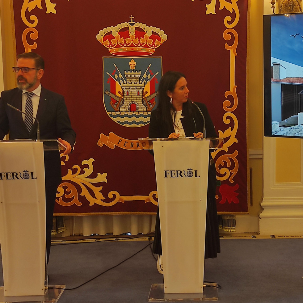 El alcalde, Ángel Mato, y la edil Eva Martínez presentaron el proyecto para el castillo