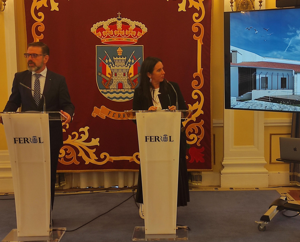 El alcalde, Ángel Mato, y la edil Eva Martínez presentaron el proyecto para el castillo