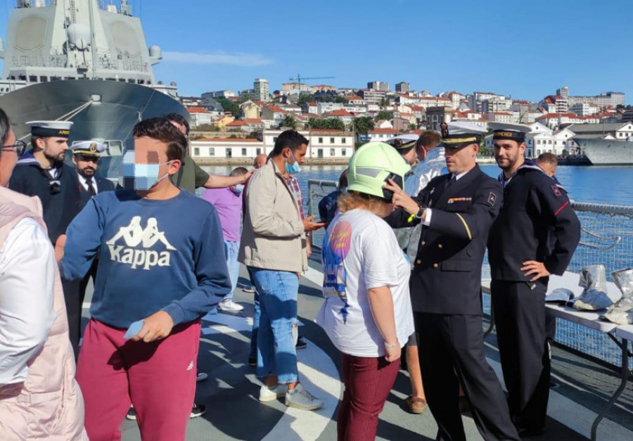 Usuarios de Aspanaes conocen el funcionamiento del patrullero “Arnomendi”