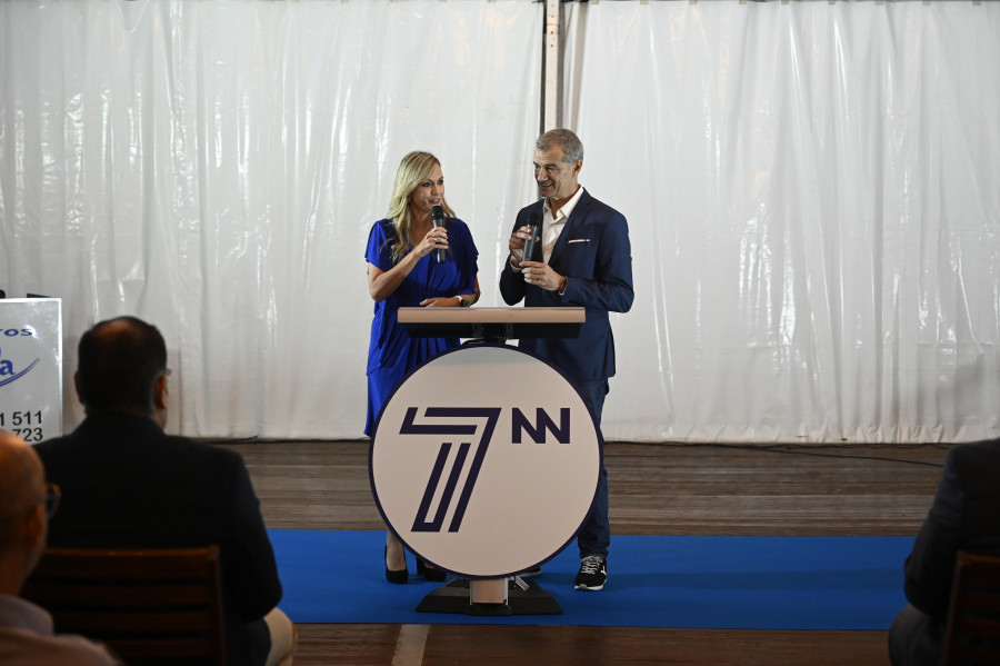 Toni Cantó y María Vico presentaron en Narón la emisión en Galicia de 7NN