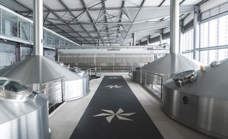 Estrella Galicia reducirá un 70% su dependencia del gas natural con la puesta en marcha de su propia caldera de biomasa