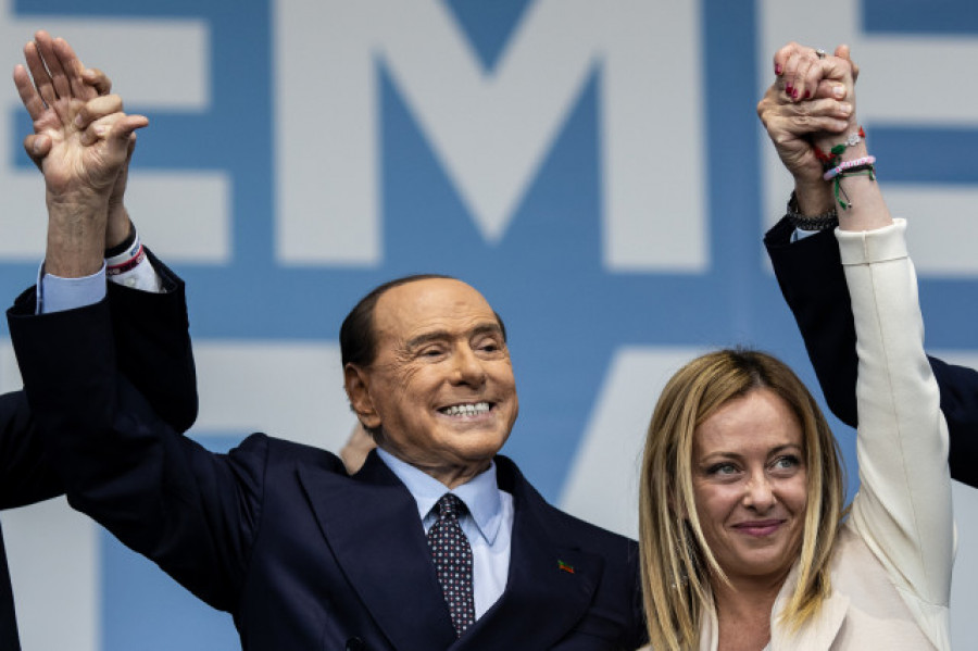 La derecha italiana, preocupada por el desencuentro entre Meloni y Berlusconi