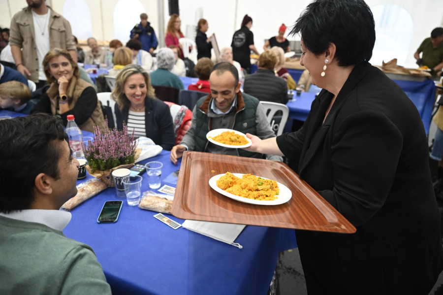 Los vecinos de Caranza se unen en la conmemoración del 50º aniversario del barrio