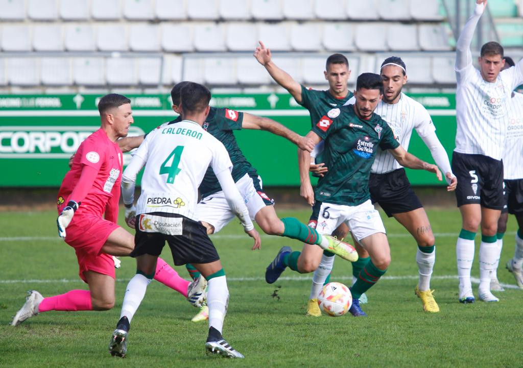 El Racing sigue en el liderato tras empatar frente al Córdoba (1 1) (2)