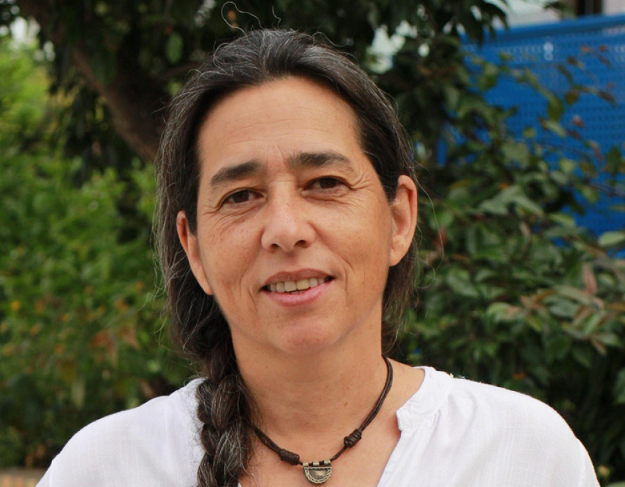 La médico y escritora Paula Farias presentará el viernes en el Ateneo Ferrolán su libro “Piel de deriva”