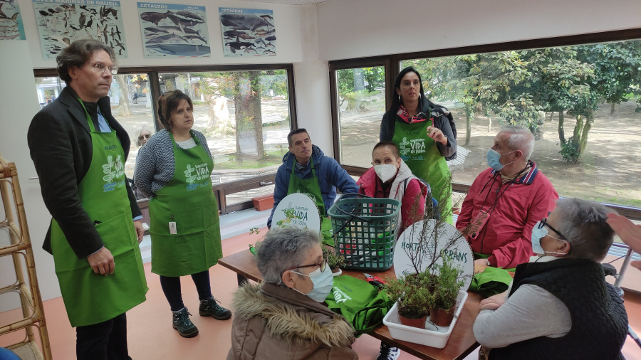 Concello de Ferrol y Aprende a Voar acercan el cuidado de la huerta a mayores de 65 años